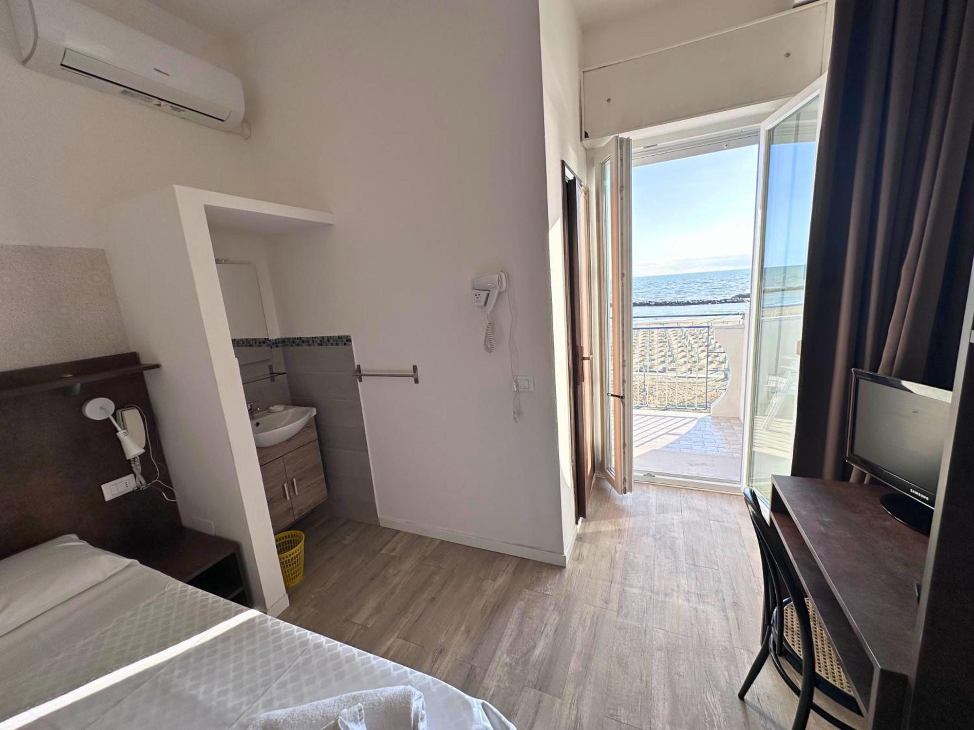 Hotel Ideal Rimini Exterior photo